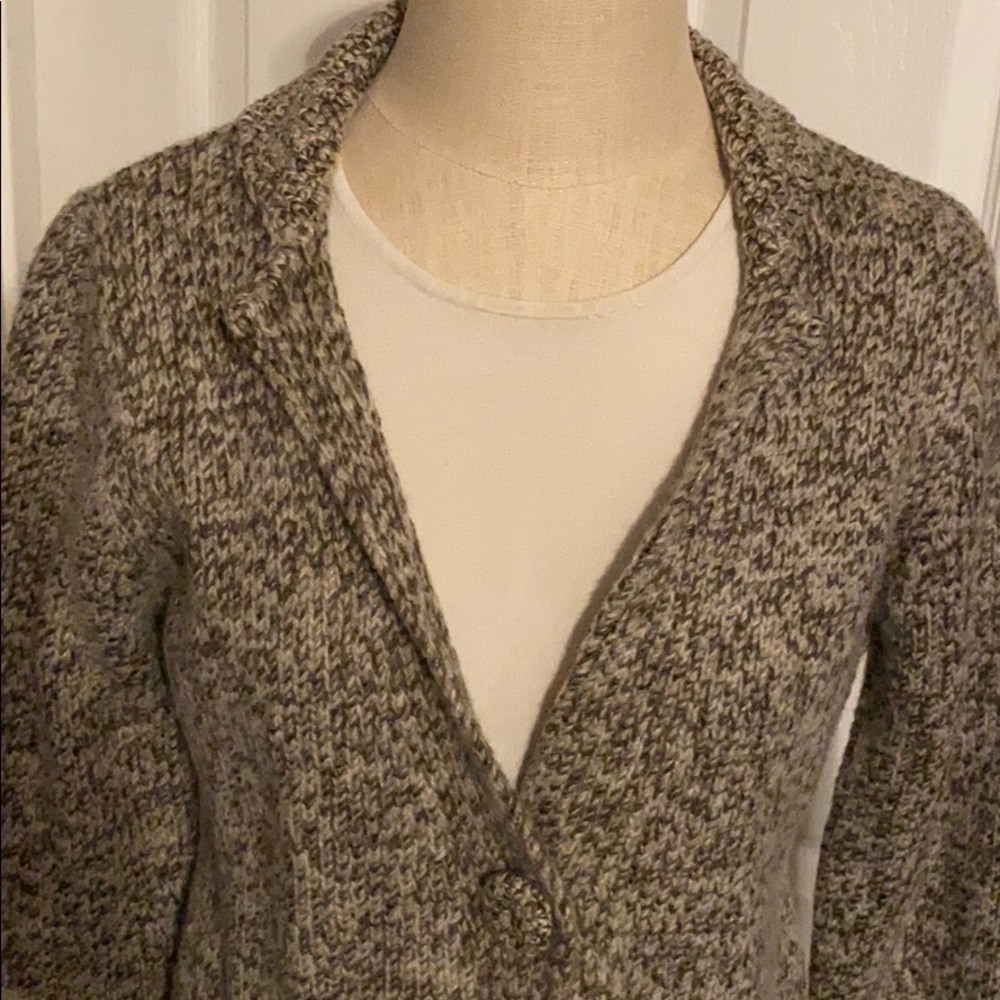 2 button Sweater - Picture 2 of 12